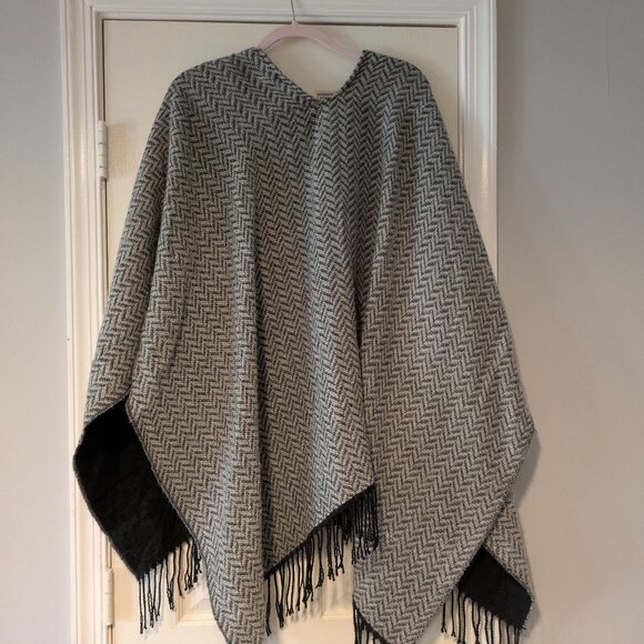 Calvin Klein herringbone cape/shawl - Picture 1 of 3